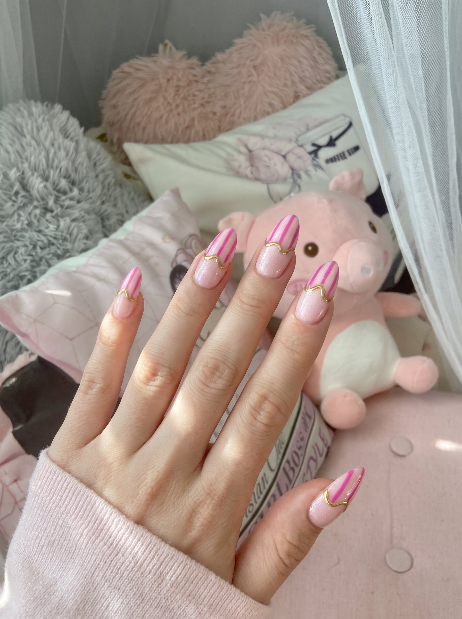 Pembe Çizgi, Altın Detaylı Press-On Nail Set