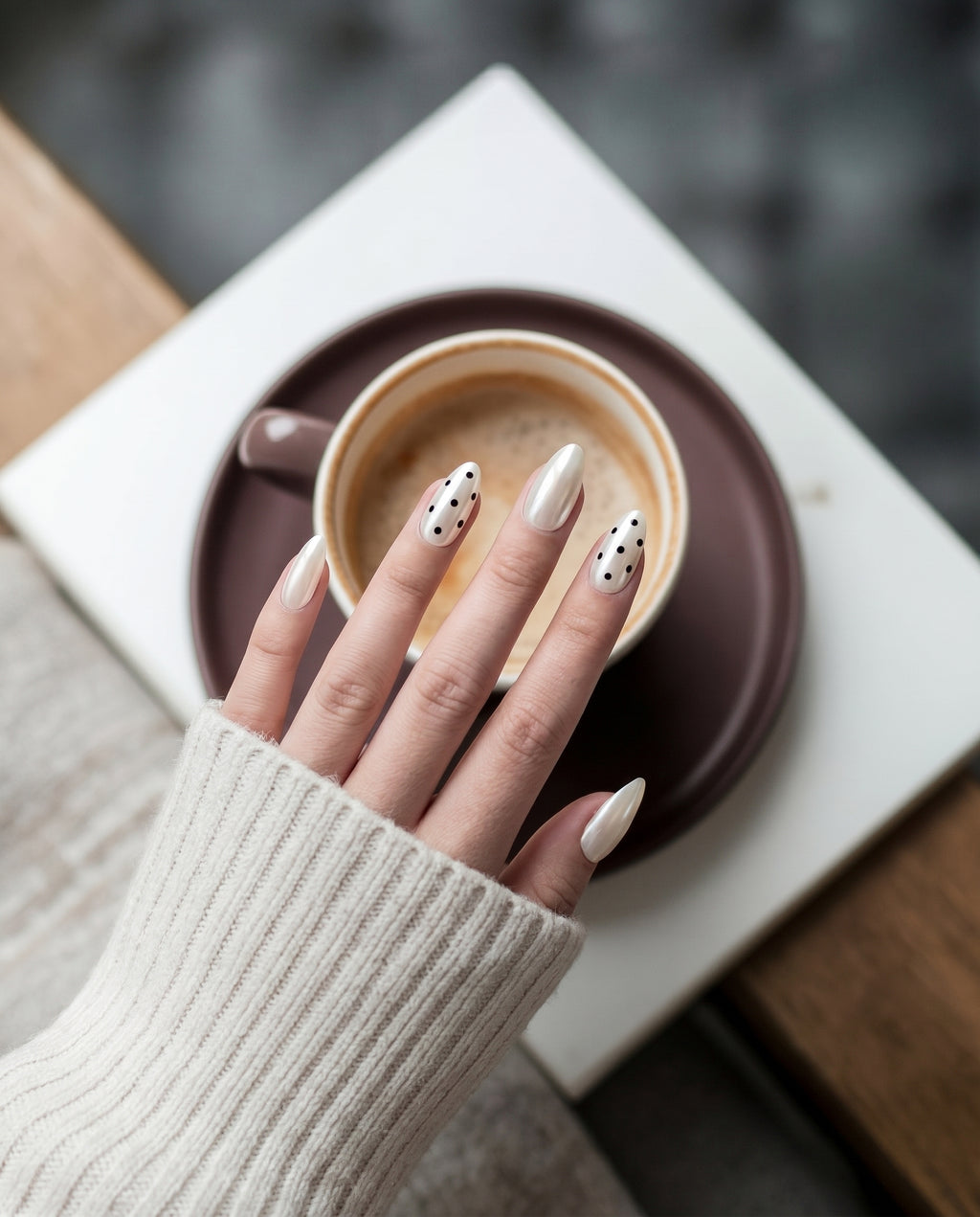 Pearl Polka Dot Press-On Nail Set