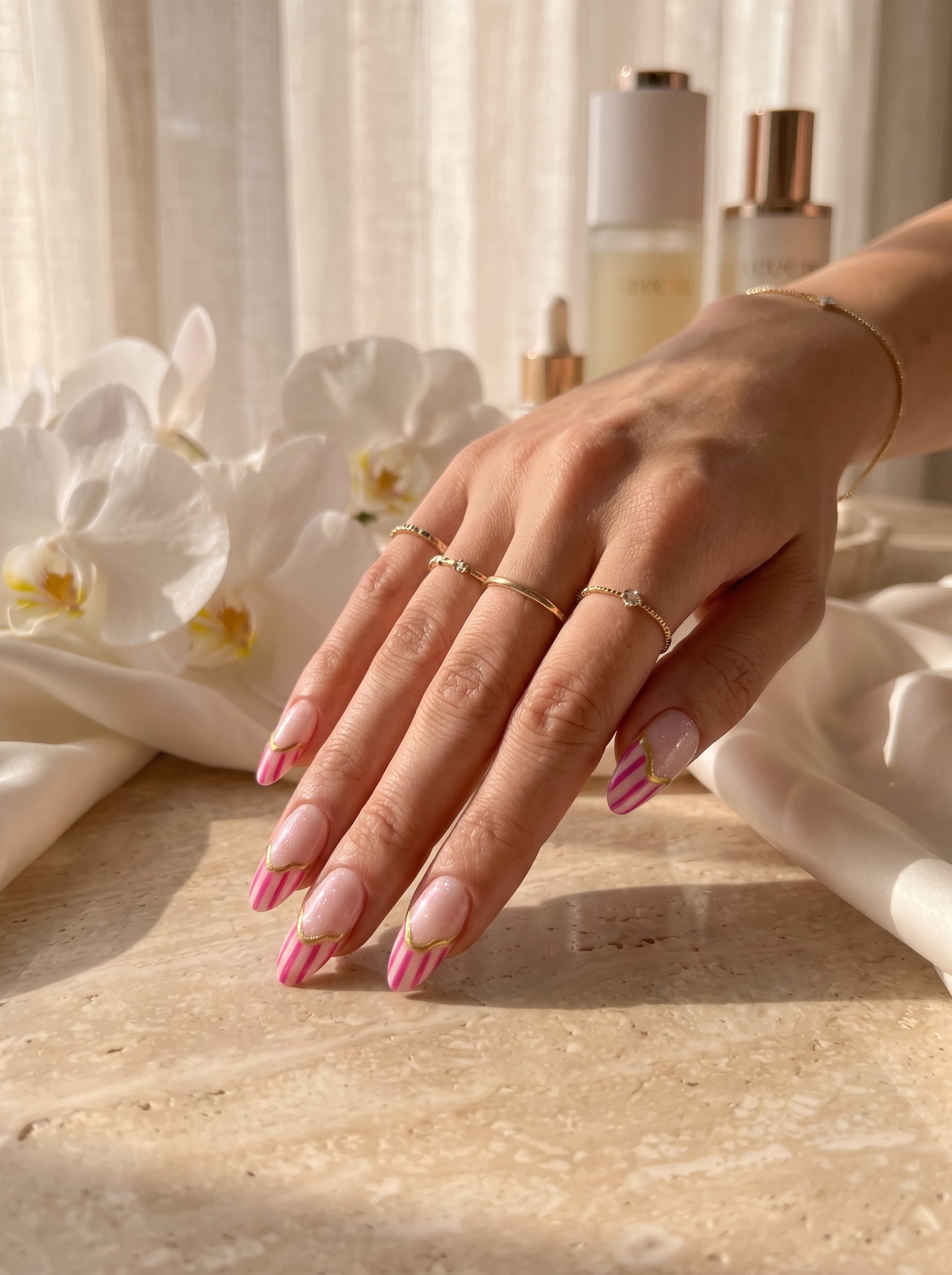 Pembe Çizgi, Altın Detaylı Press-On Nail Set