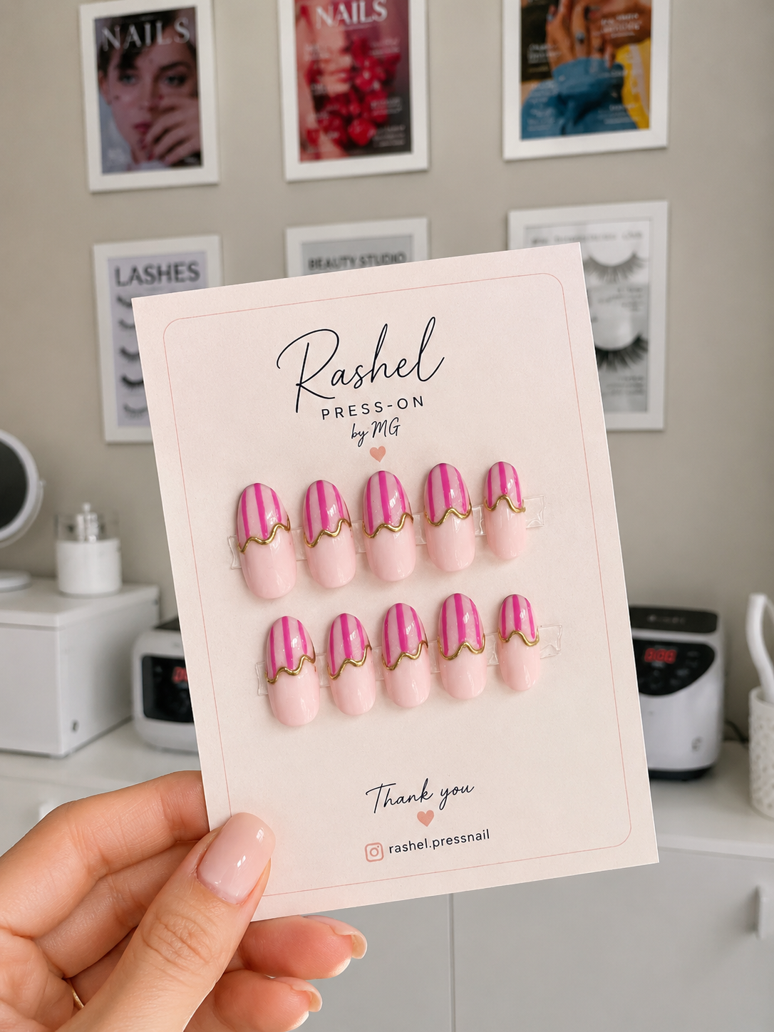 Pembe Çizgi, Altın Detaylı Press-On Nail Set