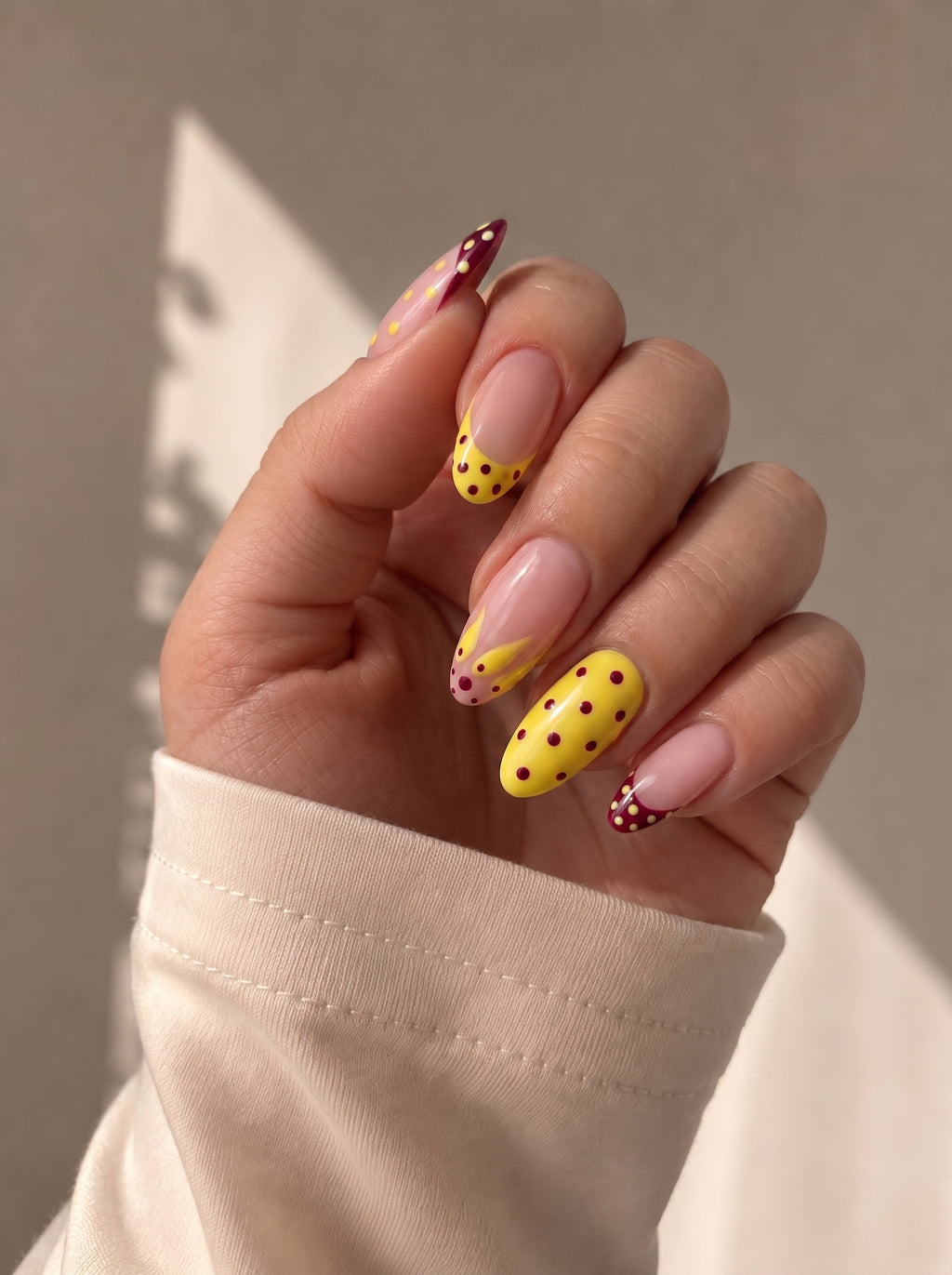Sarı & Bordo Puantiyeli Press-On Nail Seti