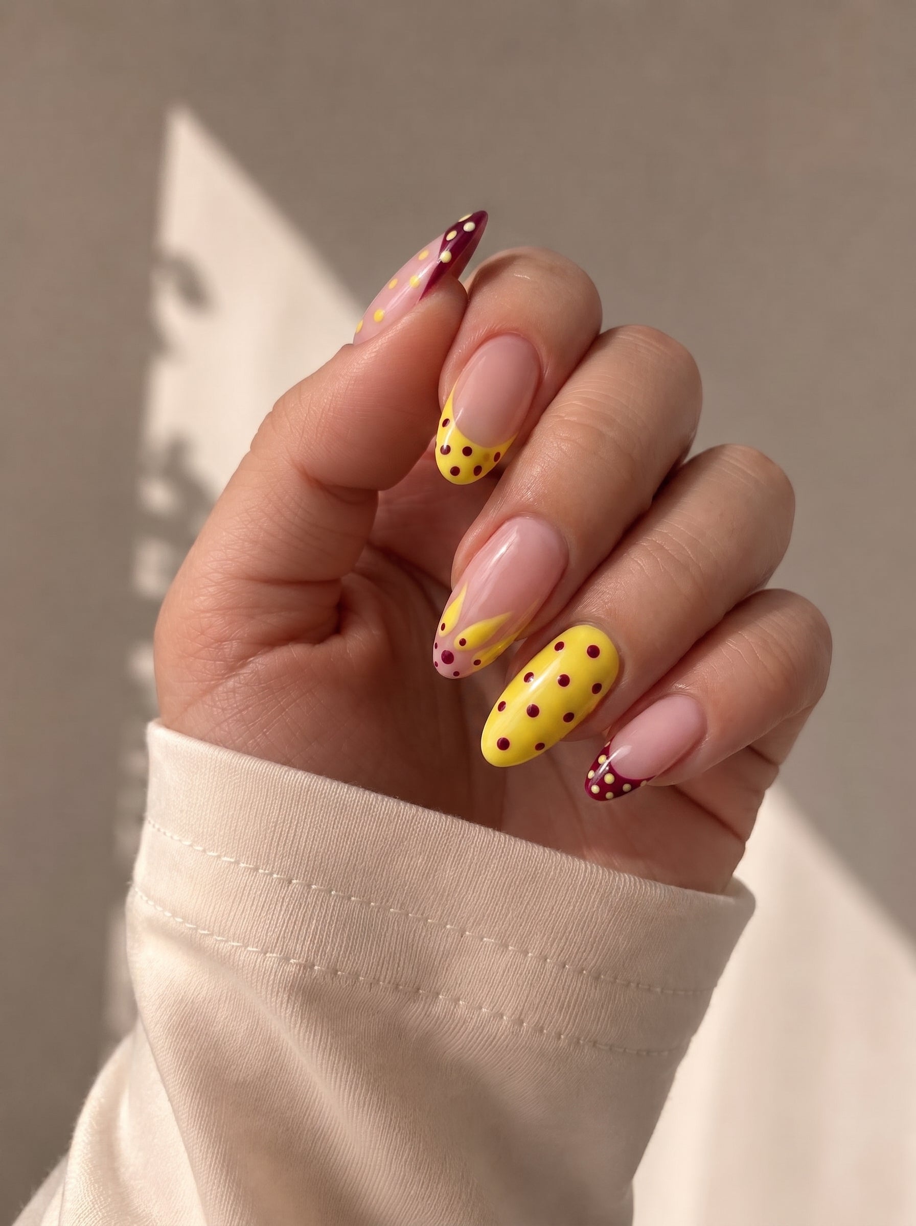Sarı & Bordo Puantiyeli Press-On Nail Seti